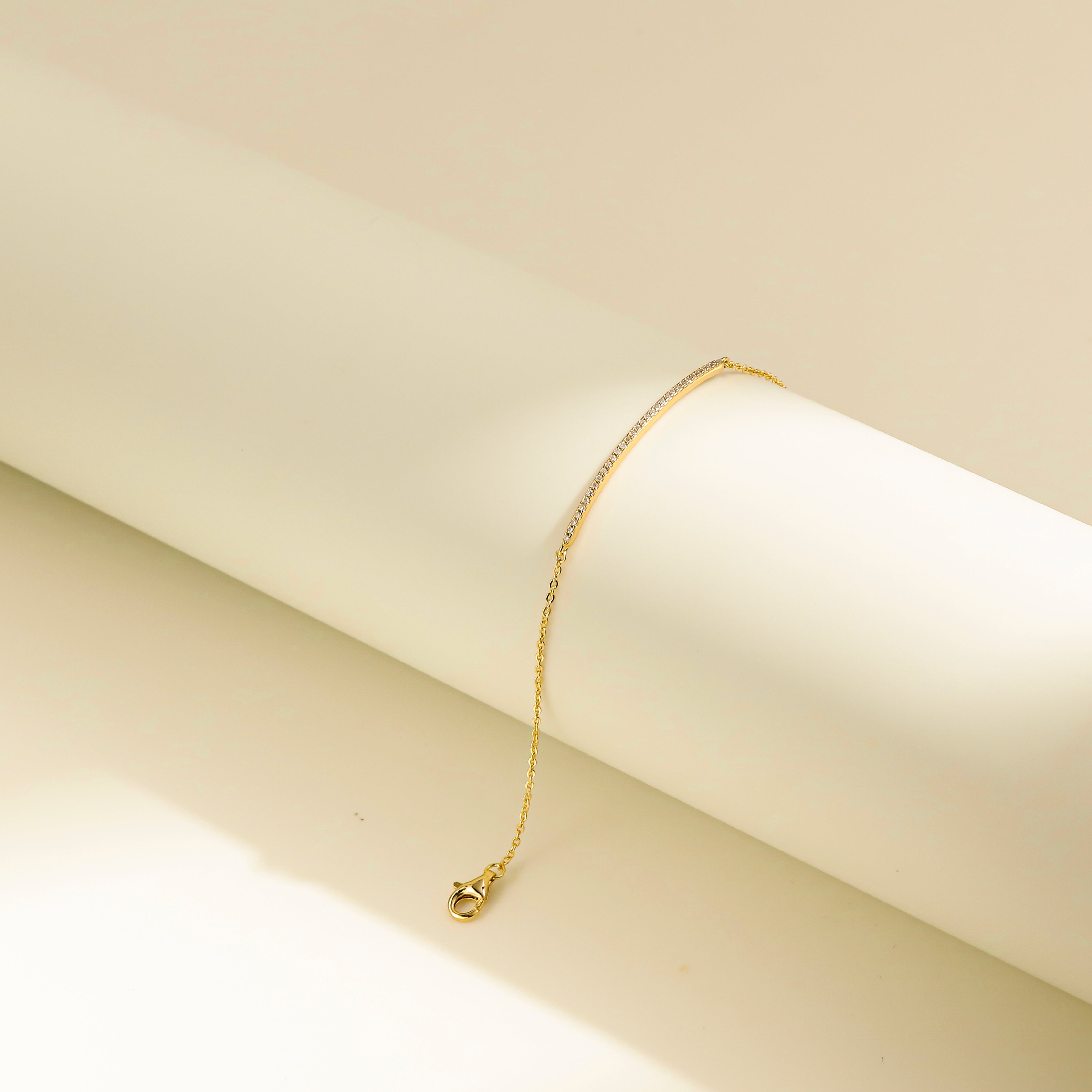 Minimalist Arc Charm Bracelet in 18 carat gold vermeil, adorned with a Moissanite arc design and an adjustable chain, perfect for daily wear or as a thoughtful gift.