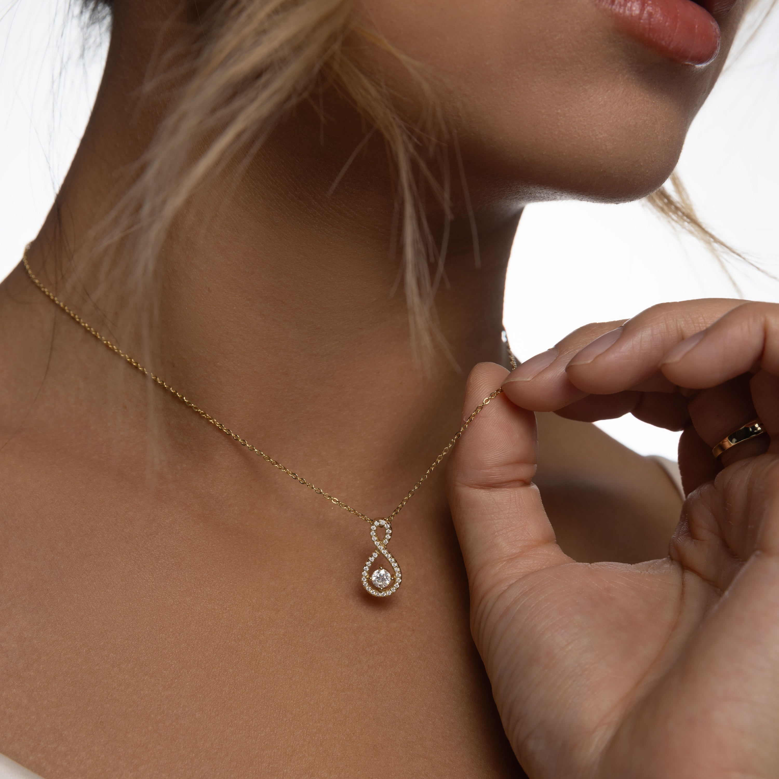 Eternal Loop Necklace in 18 carat gold vermeil featuring an infinity loop design with a center Moissanite stone and adjustable chain, perfect for daily wear or as a thoughtful gift.