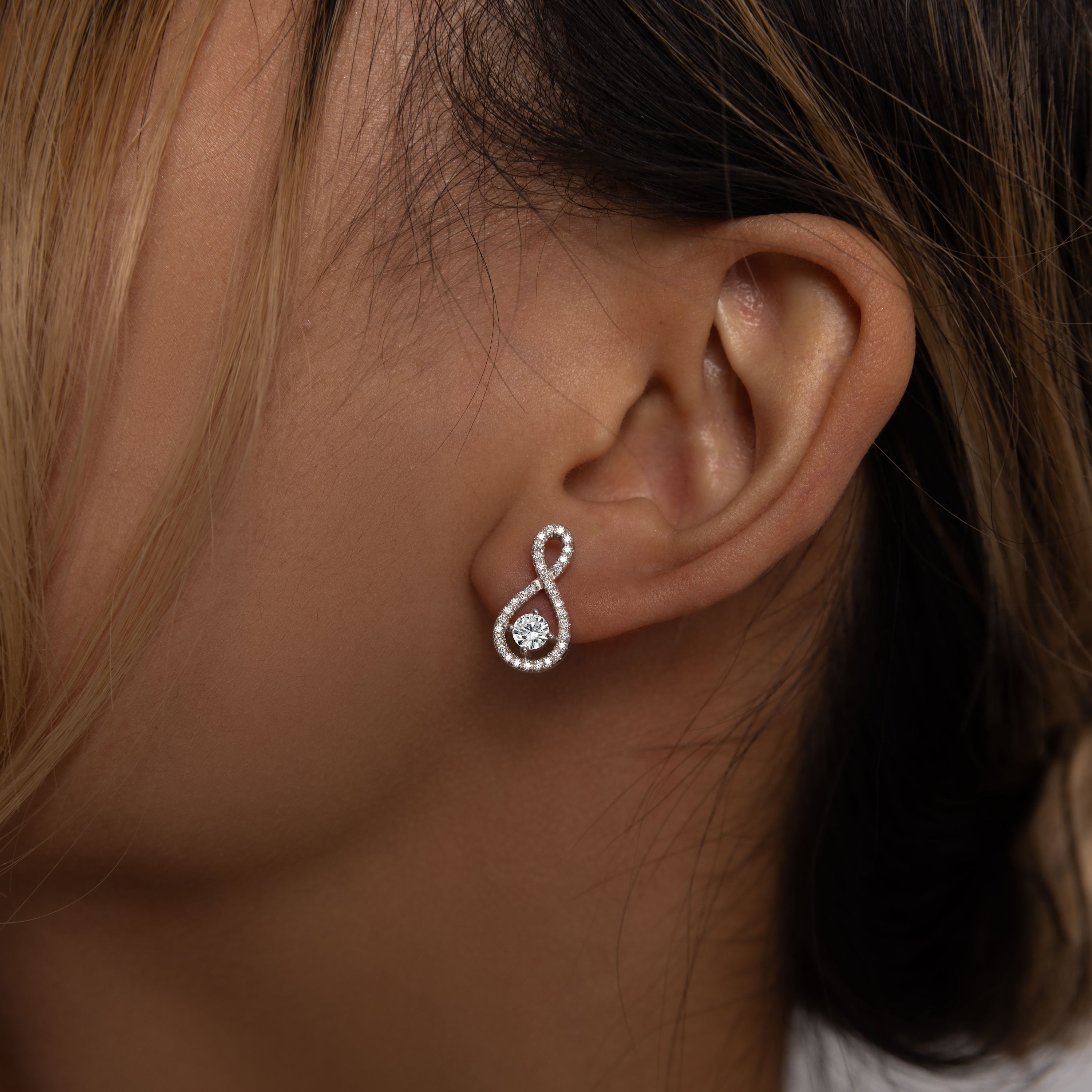 Elegant Loop Earring Studs in 18 carat white gold vermeil, featuring an infinity loop design with a central Moissanite stone, perfect for daily wear or as a thoughtful gift.
