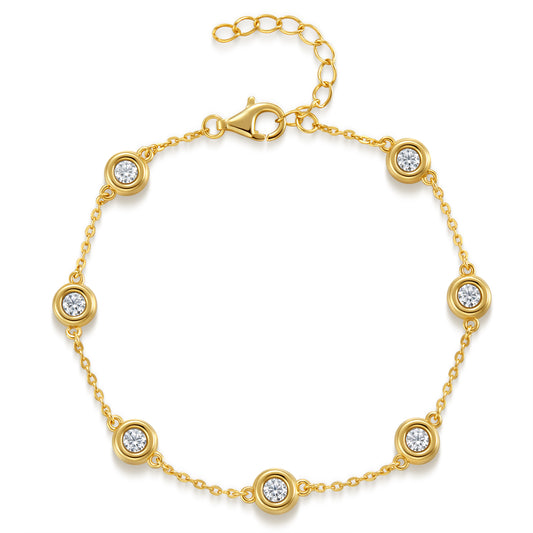 Elegant 7 Bezels Bracelet in 18 carat gold vermeil, featuring seven brilliant Moissanite stones and an adjustable chain, perfect for daily wear or as a thoughtful gift.