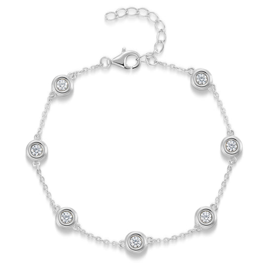 Elegant 7 Bezels Bracelet in 18 carat white gold vermeil, featuring seven brilliant Moissanite stones and an adjustable chain, perfect for daily wear or as a thoughtful gift.